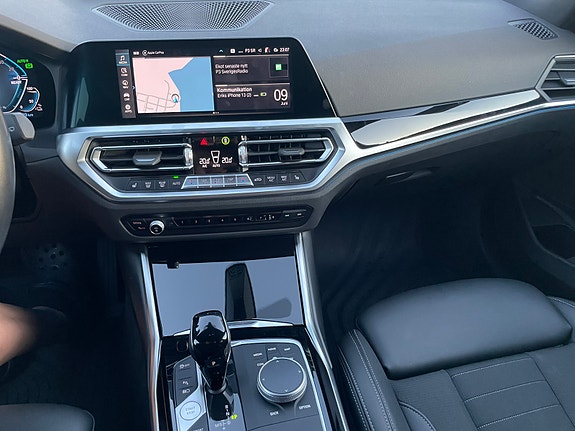 BMW 330e 23 of 25