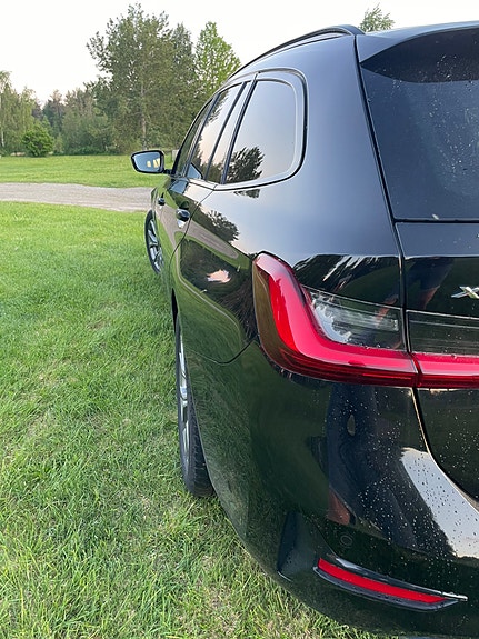 BMW 330e 14 of 25