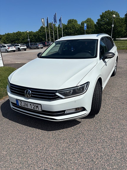 Volkswagen Passat 2 of 5