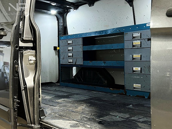 Ford Transit Custom 16 of 22