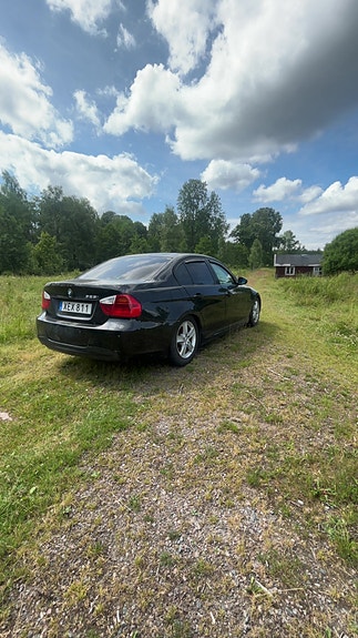 BMW 325i 4 of 5