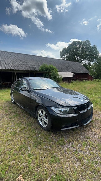 BMW 325i 2 of 5