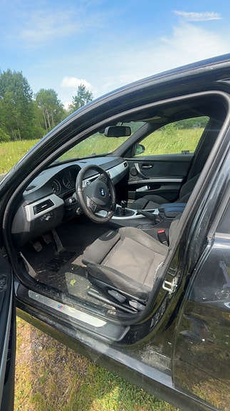 BMW 325i 9 of 11