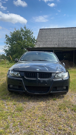 BMW 325i 3 of 5