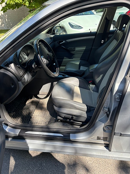 Saab 9-3 2 of 6
