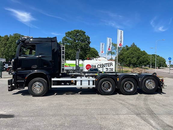Mercedes Arocs 3251 Tridem Lastväxlare, Fullt Plogutrustad 2 of 5