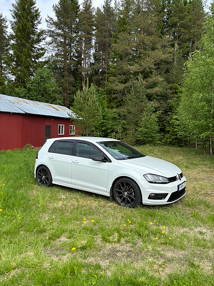 Volkswagen Golf VII 2 of 5