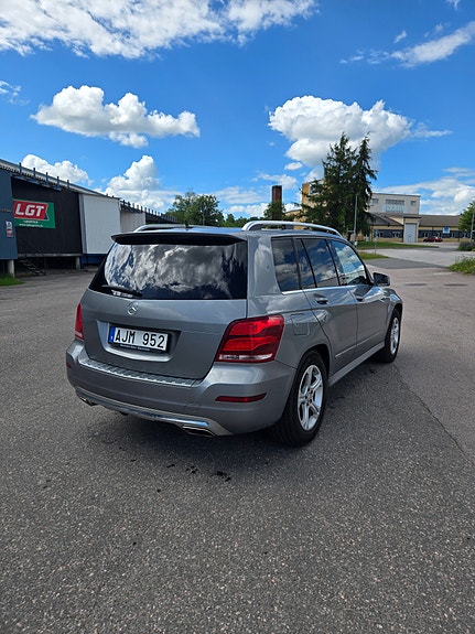 Mercedes-Benz GLK220 4 of 5