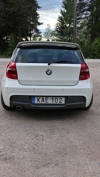 BMW 120d 2 of 5