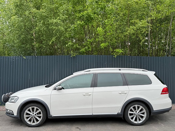 Volkswagen Passat Alltrack 3 of 5