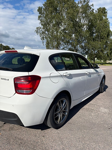 BMW 120d 4 of 5