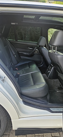 BMW 335Xi 7 of 11
