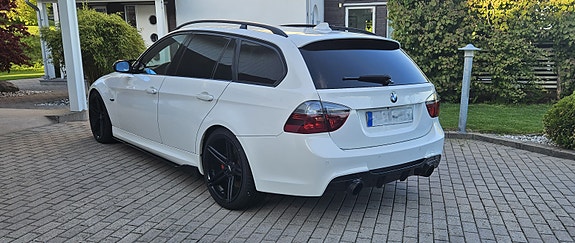 BMW 335Xi 2 of 11