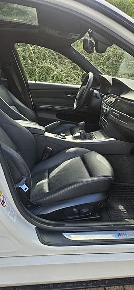 BMW 335Xi 8 of 11