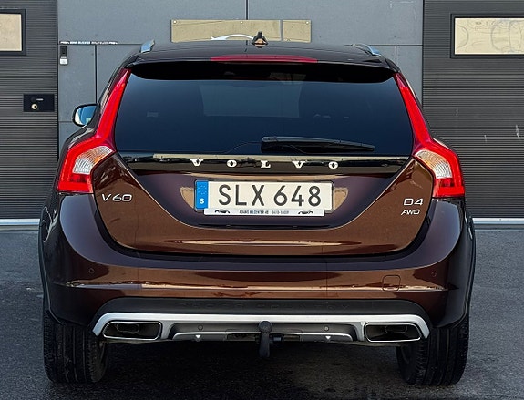 Volvo V60 Cross Country 8 of 30