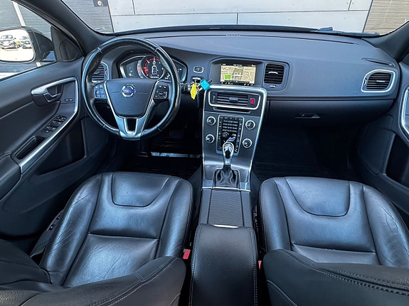 Volvo V60 Cross Country 11 of 30