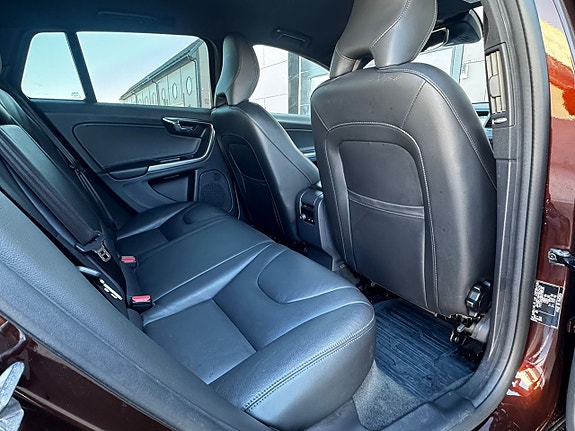 Volvo V60 Cross Country 23 of 30