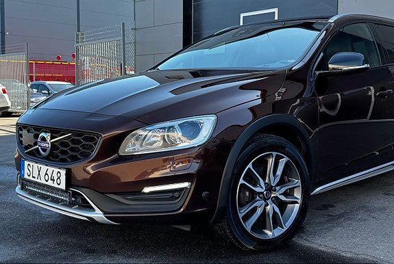 Volvo V60 Cross Country 3 of 5