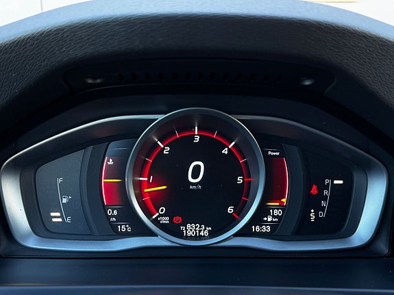 Volvo V60 Cross Country 21 of 30