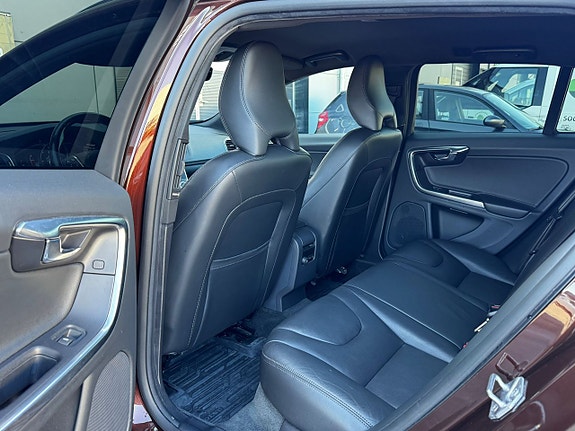 Volvo V60 Cross Country 24 of 30