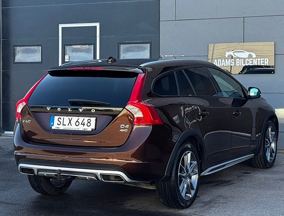 Volvo V60 Cross Country 7 of 30