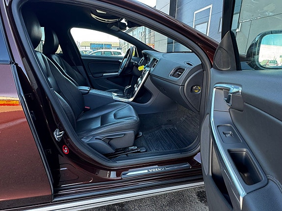 Volvo V60 Cross Country 25 of 30