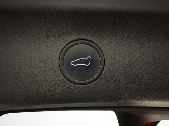 Tesla Model Y 10 of 30