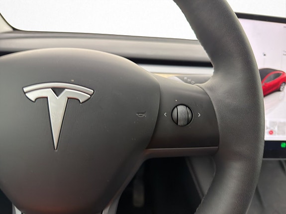 Tesla Model Y 29 of 30