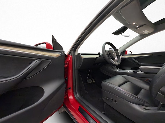Tesla Model Y 14 of 30