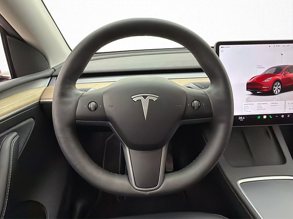 Tesla Model Y 13 of 30