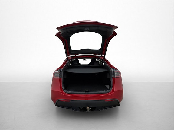 Tesla Model Y 17 of 30