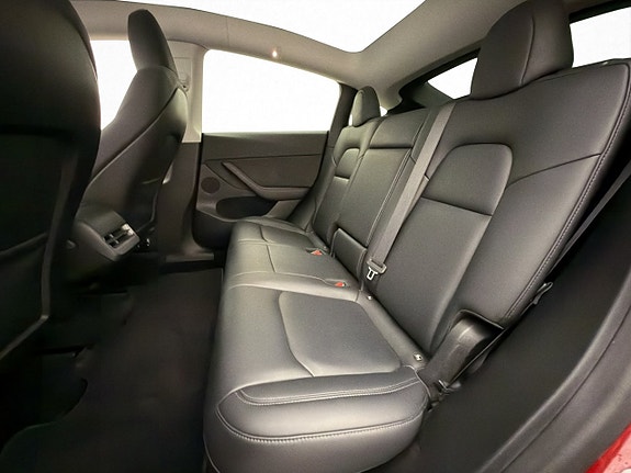 Tesla Model Y 18 of 30
