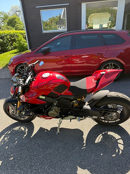 Ducati Streetfighter v4s 2 of 4
