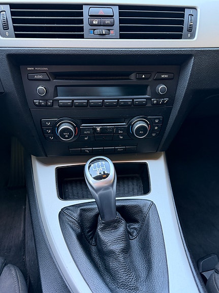 BMW 318d 4 of 5