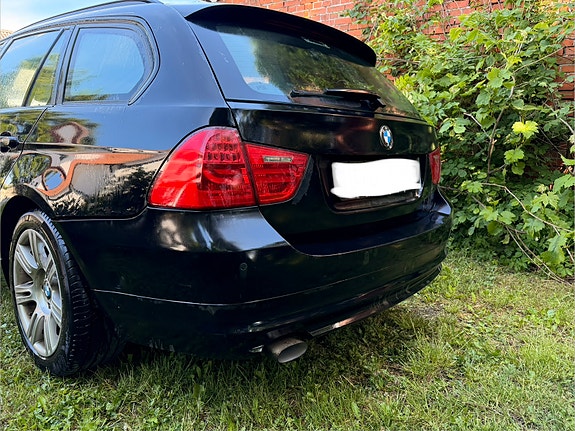 BMW 318d 2 of 5