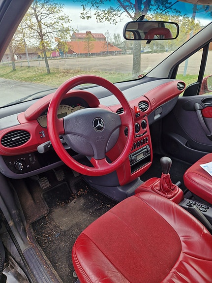 Mercedes-Benz A160 4 of 5