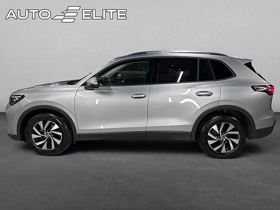Volkswagen Tiguan 2 of 5