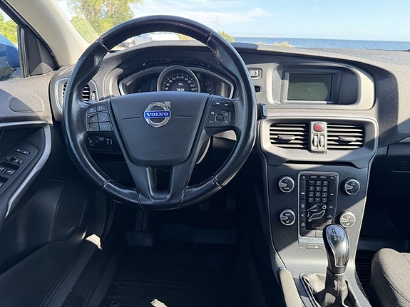 Volvo V40 7 of 13