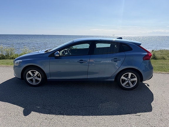 Volvo V40 2 of 13