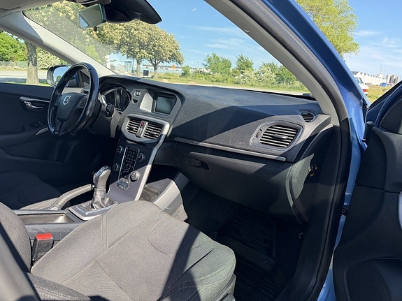 Volvo V40 10 of 13