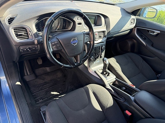 Volvo V40 8 of 13