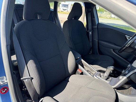 Volvo V40 11 of 13