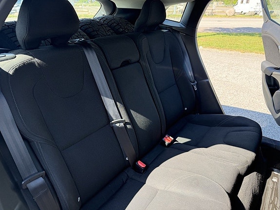 Volvo V40 12 of 13