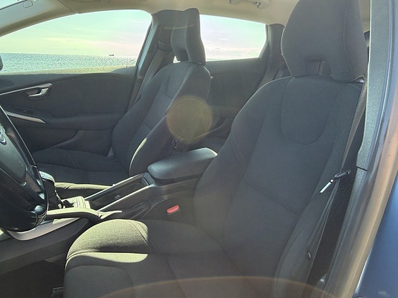 Volvo V40 9 of 13