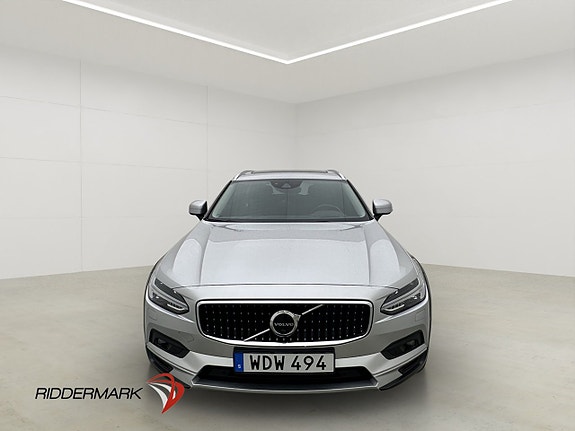 Volvo V90 Cross Country 3 of 5