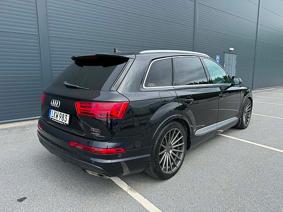 Audi Q7 4 of 5