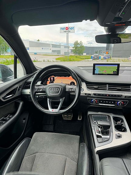 Audi Q7 2 of 5