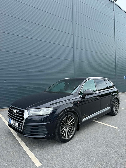 Audi Q7 3 of 5