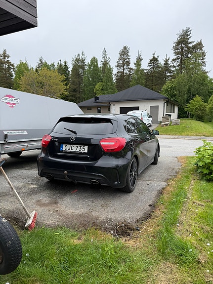 Mercedes-Benz A180 2 of 3