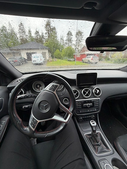 Mercedes-Benz A180 3 of 3